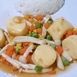 มังสวิรัติ_ข้าวราด เต้าหู้ไข่ผัดผัก3สี เห็ดญี่ปุ่น