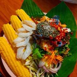 ยำปูม้า กุ้งสด