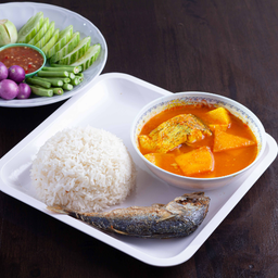 ข้าวสวย+แกงส้มปลากะพง+ปลาทูทอด+น้ำพริกผักสด+โค้ก