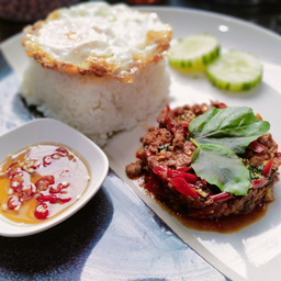 กะเพราเนื้อราดข้าว