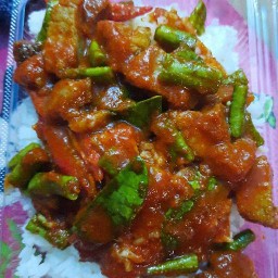ร้านกะเพราบึ้ม แถมฟรีไข่ดาวเมนูราดข้าว