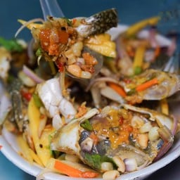 ยำมะม่วงปูม้าสด