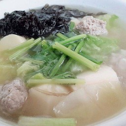 ต้มจืดสาหร่าย เต้าหู้ หมูสับ ผักกาดขาว