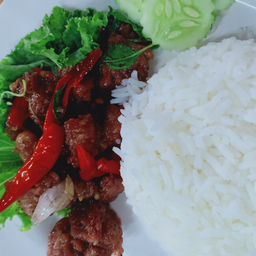 ข้าวผัดเครืองแกงแหนมราดข้าว