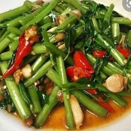 ผัดผักบุ้ง ราดข้าว