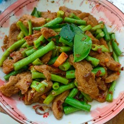 ถั่วฝักยาวผัดพริกแกงเจ