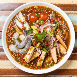 ยำยำคาเฟ่(ไข่แดงเค็มหมด ทางร้านขอเพิ่มกุ้งสดให้แทนนะคะ)