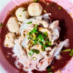 เส้นใหญ่หมู