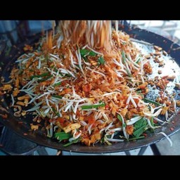 ผัดไทกุ้งสด