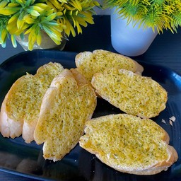 ขนมปังกระเทียม