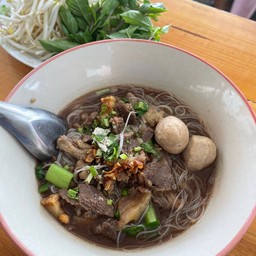 ตาชายก๋วยเตี๋ยวน้ำตก