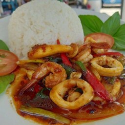 ผัดพริกเผาปลาหมึกราดข้าว