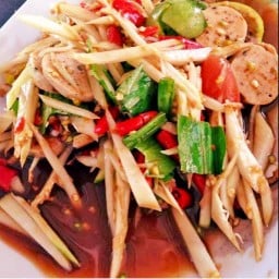 ลูกชิ้นทอดน้ำจิ้มโบราณในตำนาน เจ๊ปลา&ส้มตำแซ่บ ถ. สุระ 2 ( หน้าท๊อปรถบ้าน)