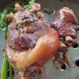 ขาหมูกับข้าวพิเศษ