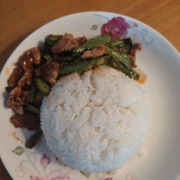 ข้าวผัดพริกแกงไก่