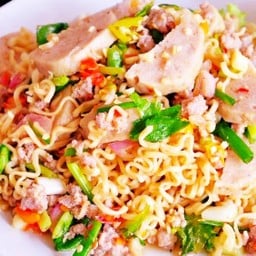 ยำม่าม่า หมูสับ หมูยอ