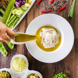 ขนมจีน ราดน้ำยากะทิ