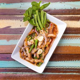 ลาบคอหมูทอด