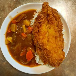 ข้าวเเกงกะหรี่ปลาทอด