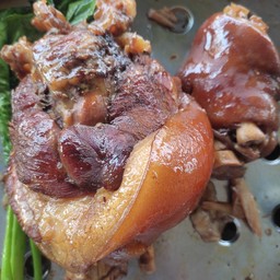 ขาหมูกับข้าว