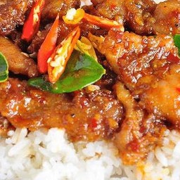 ผัดพริกเผาหมูราดข้าว