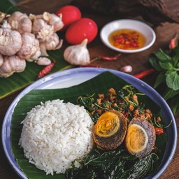 กะเพราไข่เยี่ยวม้า