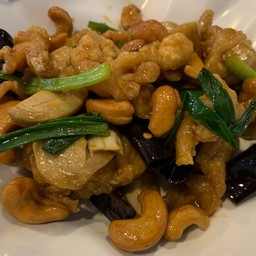 ไก่ผัดเม็ดมะม่วง