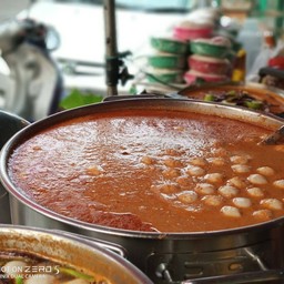 ขนมจีน+น้ำยากะทิปลาช่อน ใส่ขาไก่ (6ชิ้น)