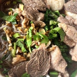 ลูกแก้วก๋วยเตี๋ยวหมูน้ำตก/ลาบยโส รามอินทรา