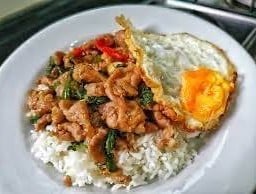 ผัดกระเพาะหมูชิ้น ราดข้าว