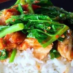 ข้าวคะน้าหมูกรอบ