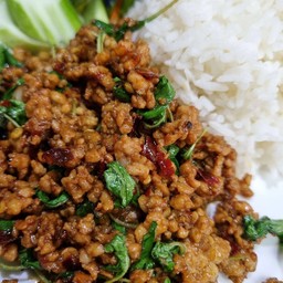 ข้าว กระเพราพริกแห้งหมูสับโบราณ