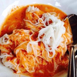 ขนมจีน ราดน้ำยาน้ำพริกหวาน