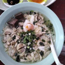 ข้าวต้มไก่ใส่ไข่