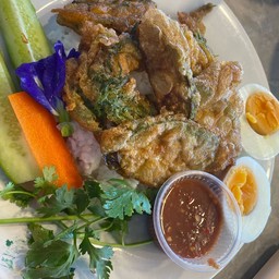 ข้าวไข่ชะอม