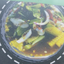 ยำเล็บมือนาง