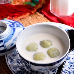 บัวลอย นมสด