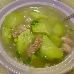 แกงจืดฟักแม้วซี่โครงหมู 杨瓜排骨汤
