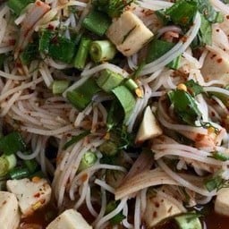 ยำขนมจีน