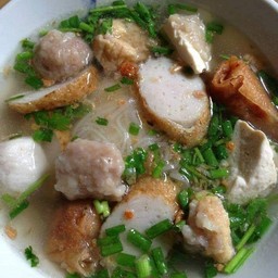 ก๋วยเตี๋ยวลูกชิ้นแคะน้ำใส(พิเศษ)