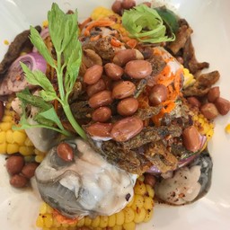 ยำข้าวโพดหอยนางรมปลากรอบ