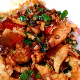 ข้าวอกไก่ผัดพริกเกลือ