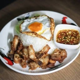 ข้าวหมูทอดคอหมูย่าง นายหมี