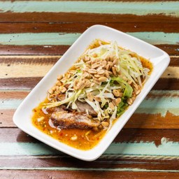 ยำคอหมูย่างข้าวคั่ว