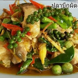 ปลาบึกผัดฉ่า