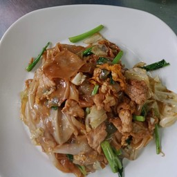 ผัดซีอิ๊วเส้นใหญ่หมู