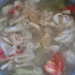 ต้มยำไก่ หรือ หมู