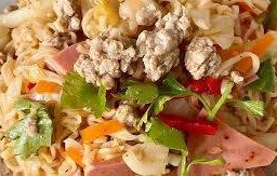 ยำมาม่าหมูสับ