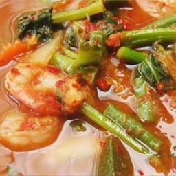 แกงส้มกุ้งผักรวมมิตร