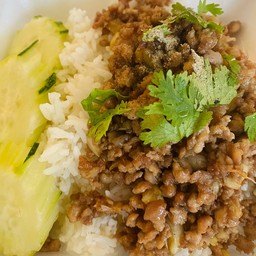 หมูสับทอดกระเทียมพริกไทย ราดข้าว